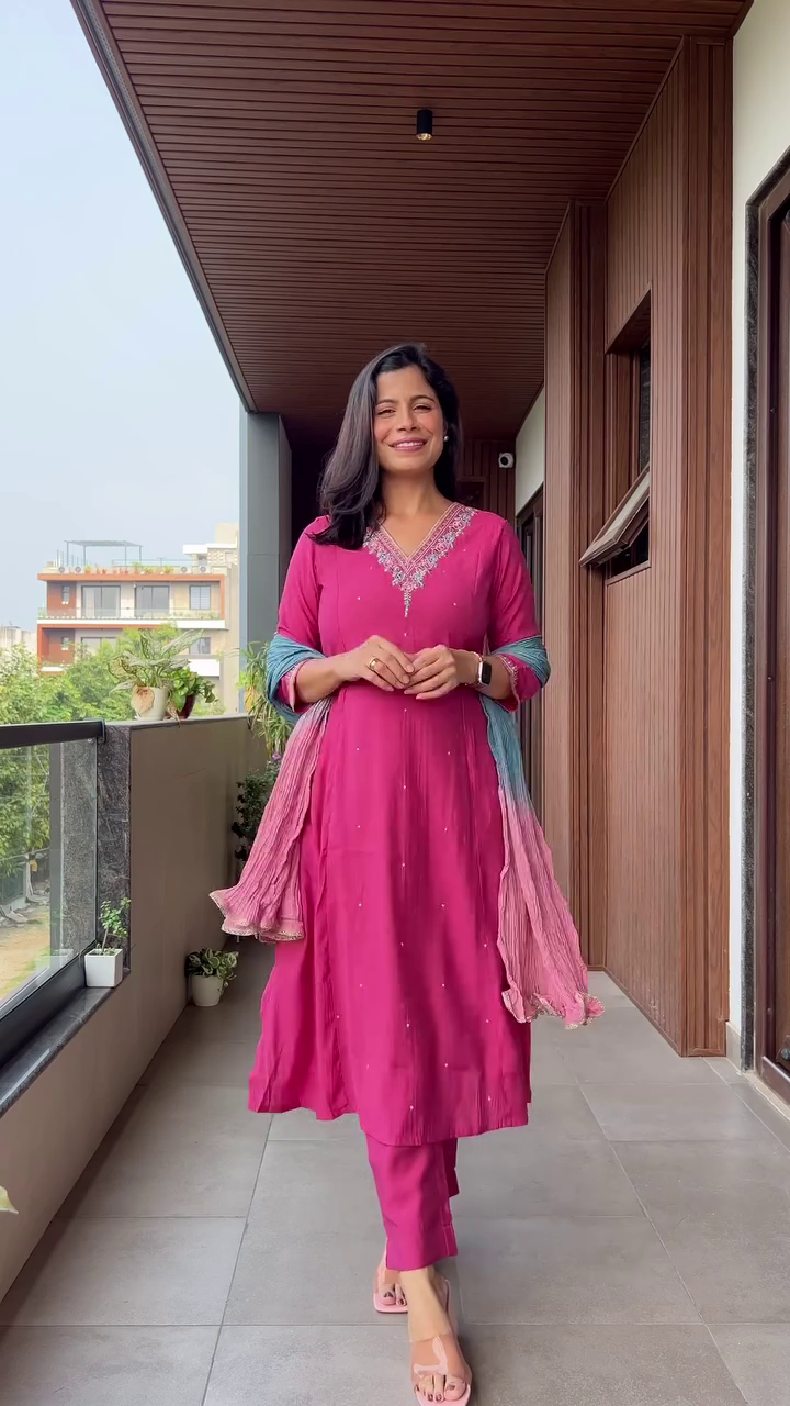 Embroidered Below Knee-Length Festive Women's Regular Fit Kurta - Image 7