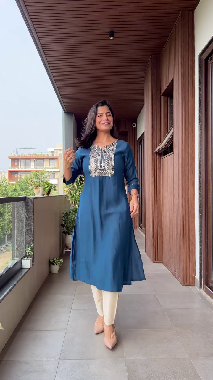 Embroidered Below Knee-Length Festive Women's Regular Fit Kurta - Image 3