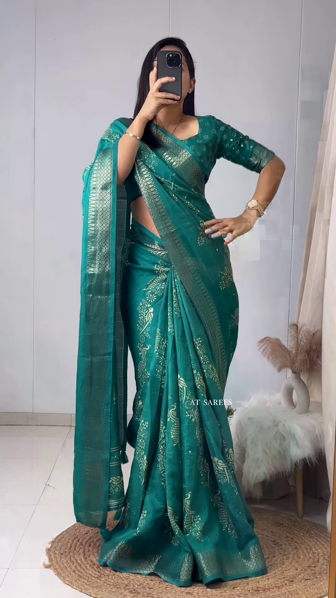 Banarasee Handwoven Crushed Tissue Saree With Lace-Multicolor - Image 2