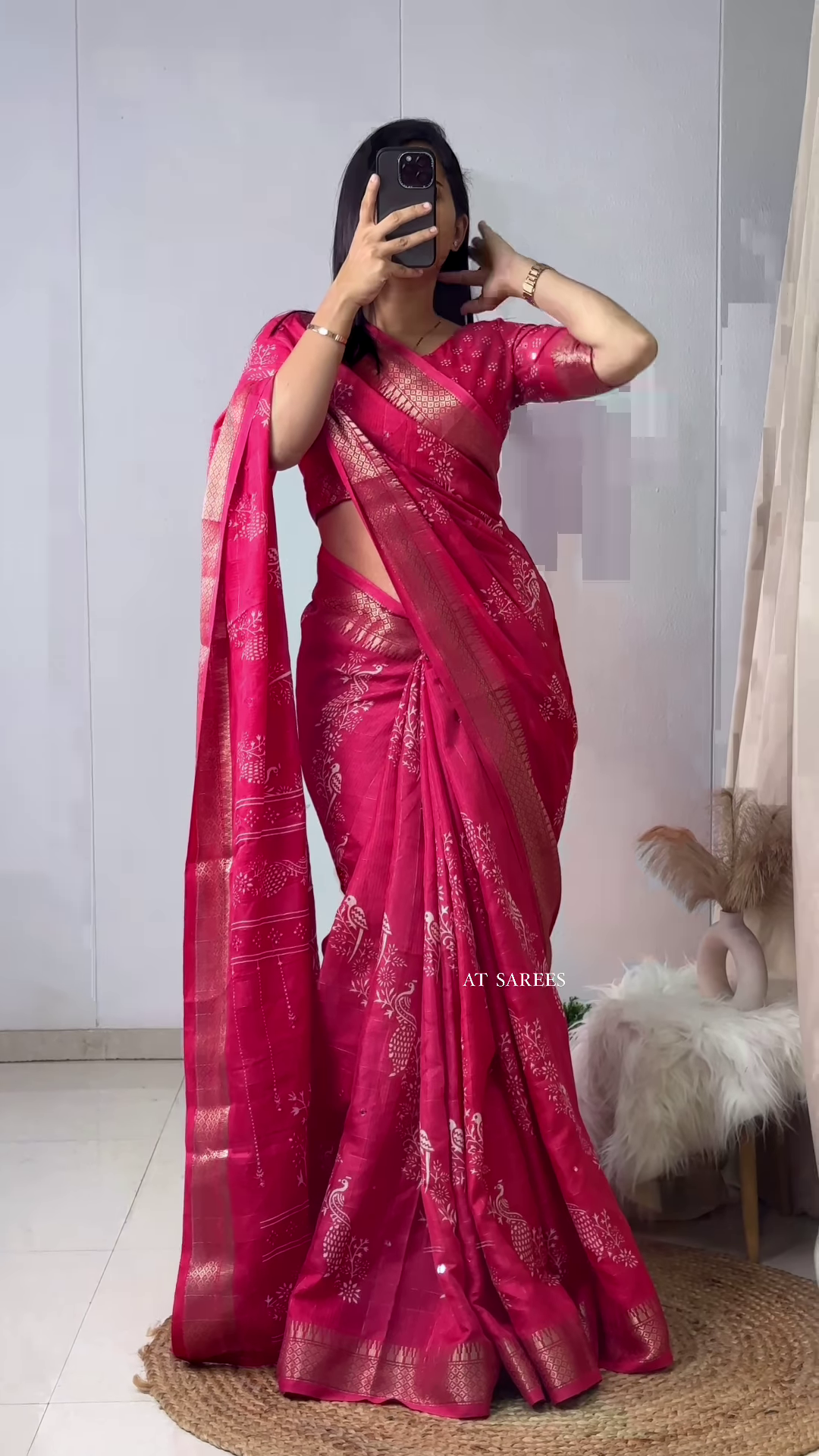 Banarasee Handwoven Crushed Tissue Saree With Lace-Multicolor - Image 5