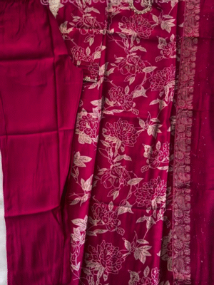 ✨ Elevate Your Ethnic Look With This Classic Banarasi Suit! ✨