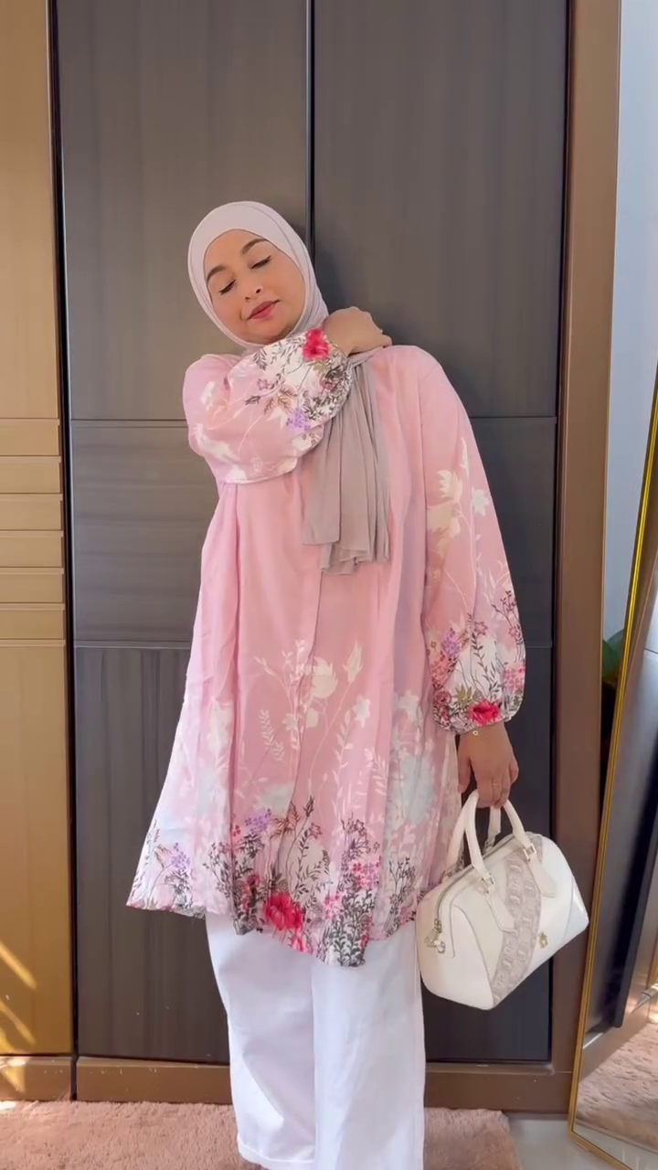 Elegant Floral Printed Pink Kurti for Modest Fashion - Image 4