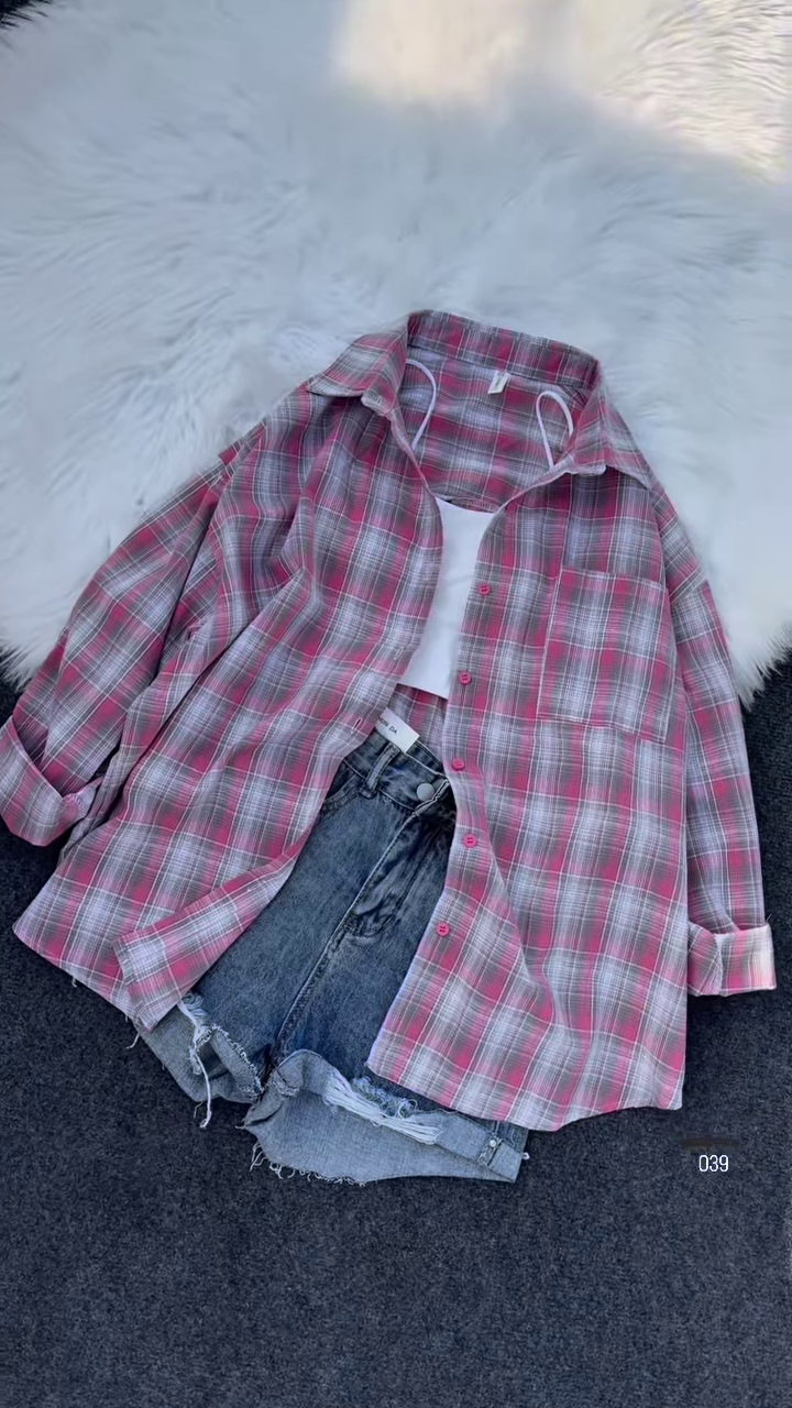 Plaid Oversized Shirt with Ripped Denim Shorts – Casual Street Style Combo for Women - Image 3