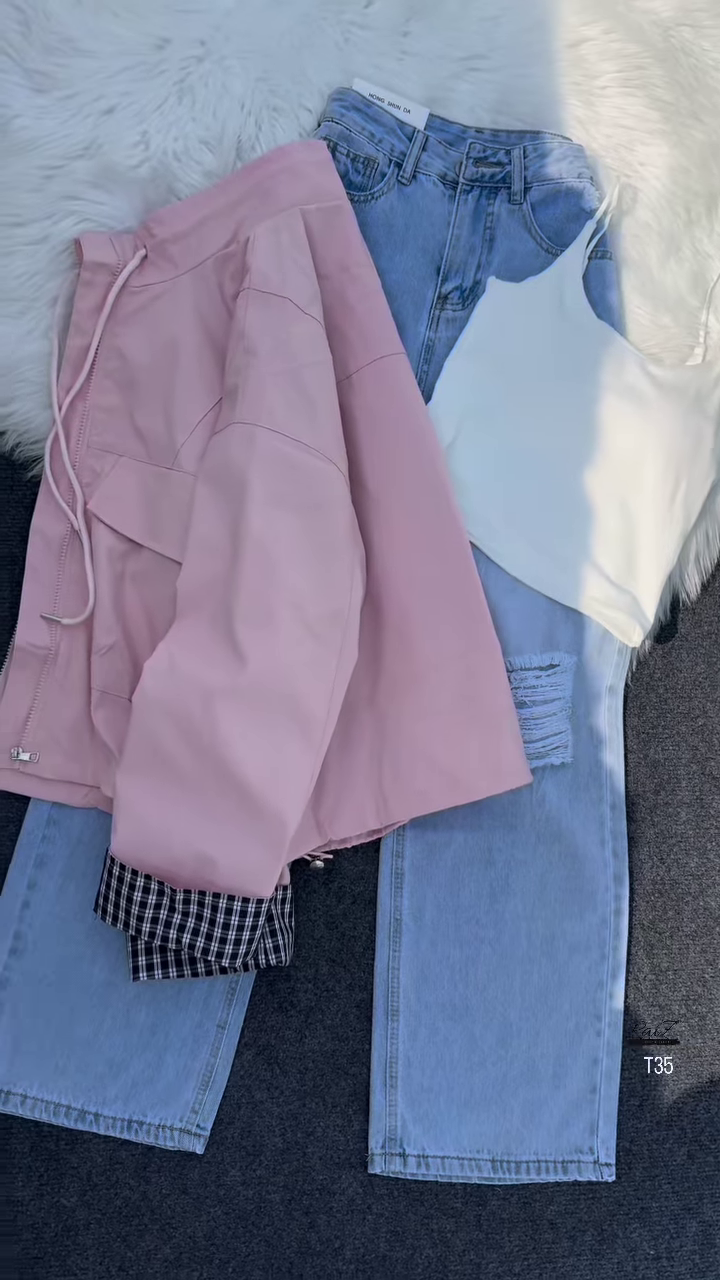 Utility Zip-Up Windbreaker with Straight-Cut Ripped Jeans – Urban Cool Look for Everyday Wear - Image 5