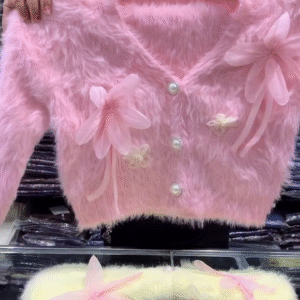 🌸Fluffy Floral Winter Crop Cardigan – Soft, Cute & Super Cozy🌸