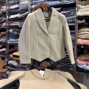 ✨ Elegant Cropped Winter Blazer – The Definition of Luxe Minimalism ✨