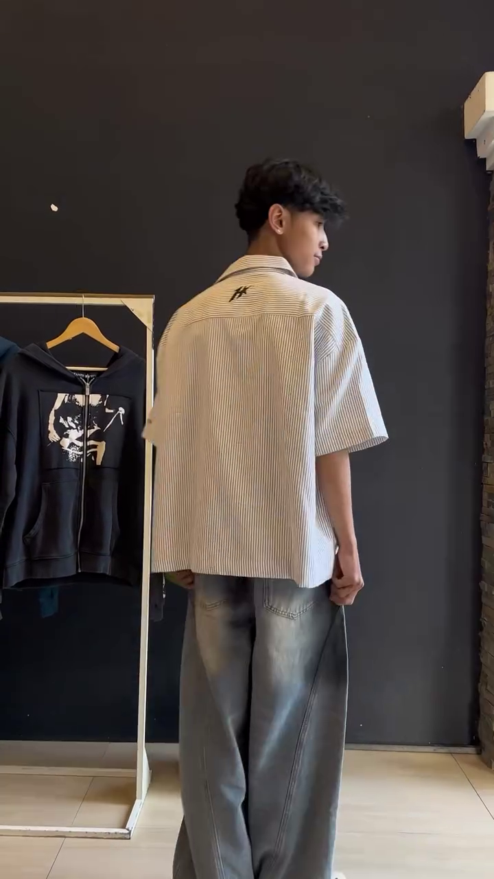 π€ Monochrome Icon Graphic Shirt β Streetwear Essential π€ - Image 3