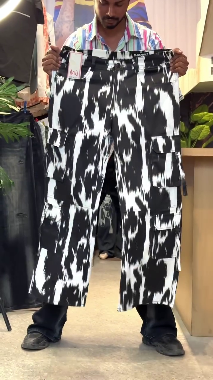 π€ Streetcore Black & White Abstract Cargo Pants β Bold, Utility & Trend-Driven π€