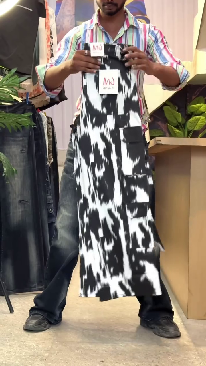 π€ Streetcore Black & White Abstract Cargo Pants β Bold, Utility & Trend-Driven π€ - Image 3