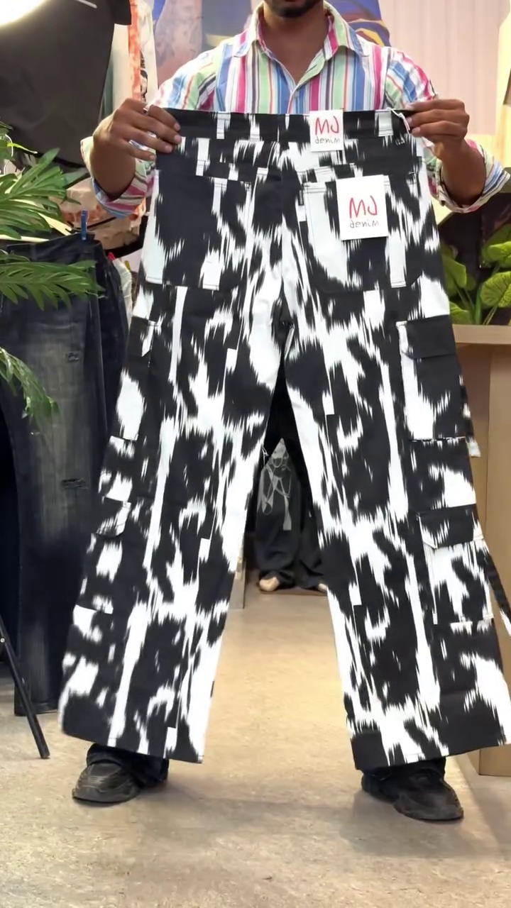 π€ Streetcore Black & White Abstract Cargo Pants β Bold, Utility & Trend-Driven π€ - Image 4