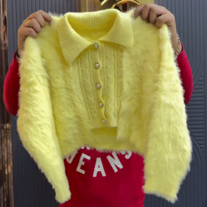 💛 Luxe Fuzzy Collar Knit Top – Soft, Chic & Winter-Perfect 💛