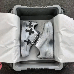 🖤 UrbanCross™ Premium Street Sneakers – Bold Art, Everyday Comfort 👟✨