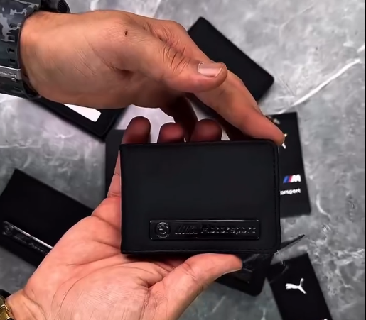 UrbanFlex™ Premium Slim Wallet – Style, Security & Smart Storage