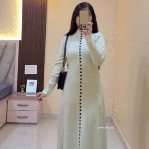 🤍✨ Elegant Button-Down Knit Maxi Dress – Winter Chic Essential