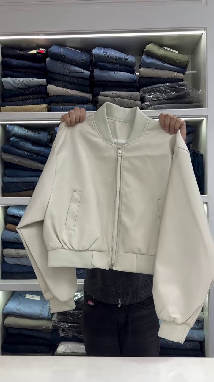 🤍 Minimal Luxe Cropped Bomber Jacket – Modern, Chic & Effortlessly Cool 🤍