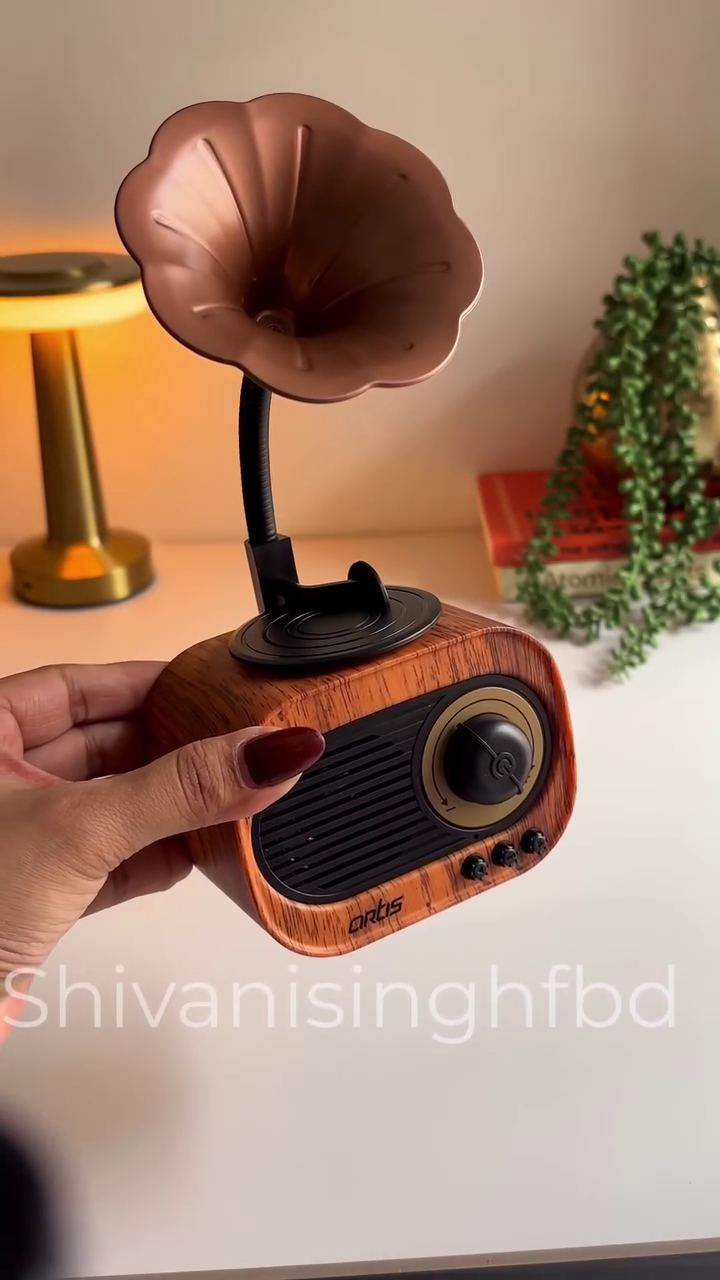 🎶 Vintage Bloom Bluetooth Speaker – Retro Gramophone Style with Modern Sound 🎶 - Image 3