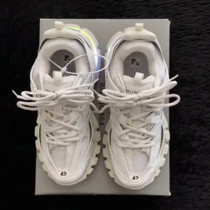 👟✨ White Chunky Luxury Sneakers – Clean, Bold & Premium Streetwear Look 🤍🔥