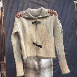 🤍✨ Cozy Luxe Toggle Zip Cardigan – Soft, Warm & Aesthetic Winter Must-Have ❄️🧶