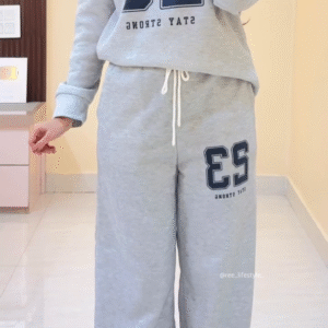 🩶✨ 23 Stay Strong Co-Ord Set – Cozy Oversized Sweatshirt & Wide-Leg Joggers 🔥💯