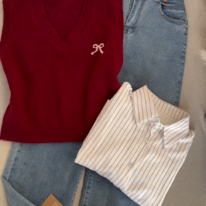 🍒✨ Classic Preppy Outfit Set – Knit Vest + Striped Shirt + Denim Jeans 🤍👖