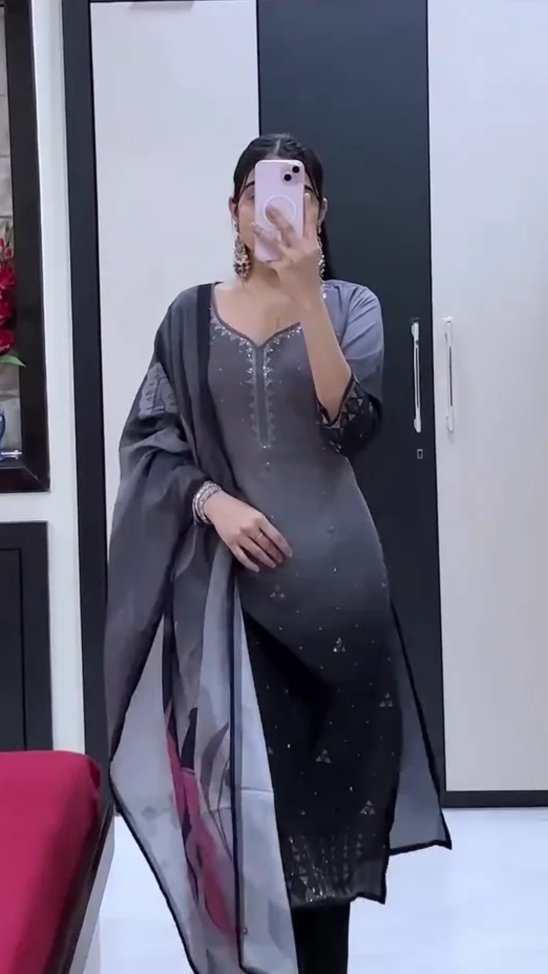 Graceful Grey Embroidered Kurta Set with Dupatta โ Timeless Ethnic Elegance